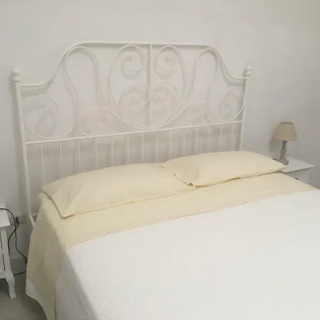 Piazza Matteotti Bed & Breakfast Stornara